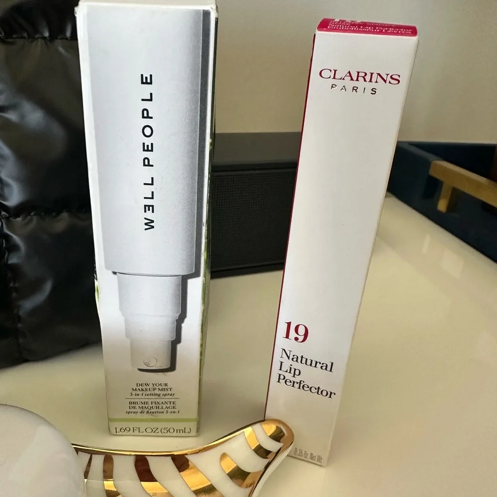 BEAUTY BUNDLE TATCHA MARC JACOBS WELL PEOPLE AND CLARINS and COSMETIC CASE